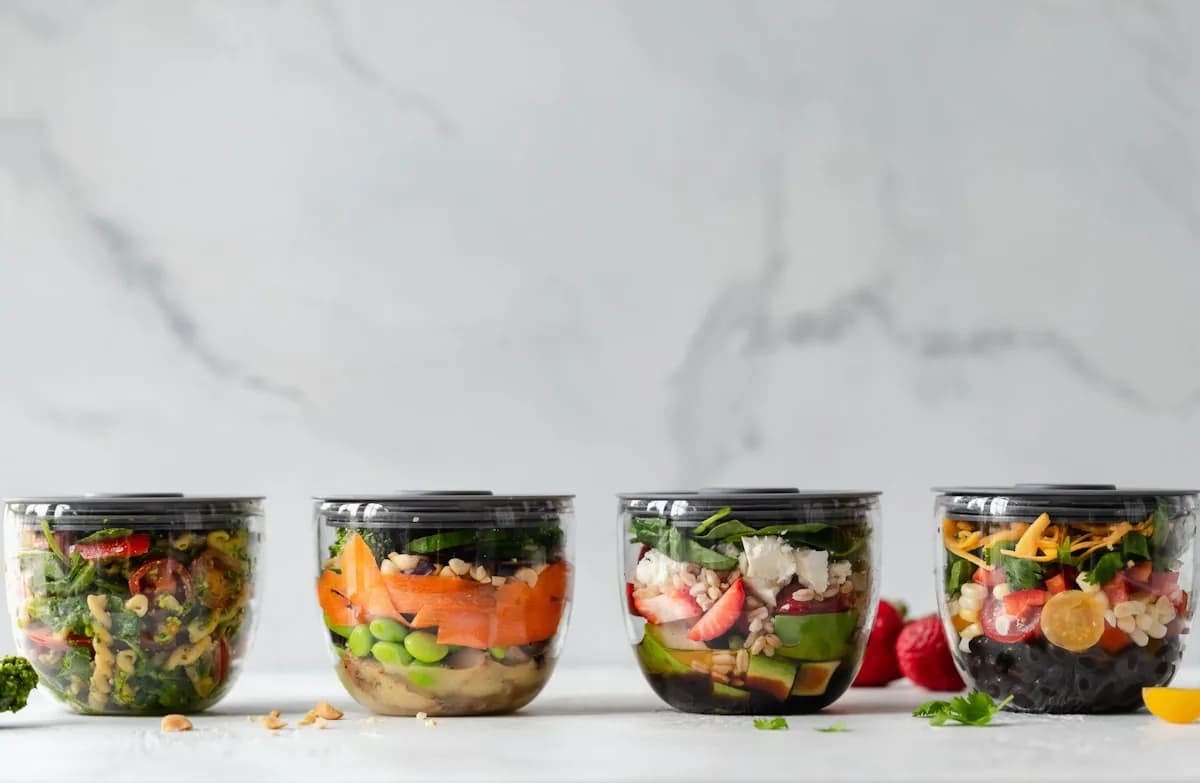 Repas préparés à l'avance dans des bocaux