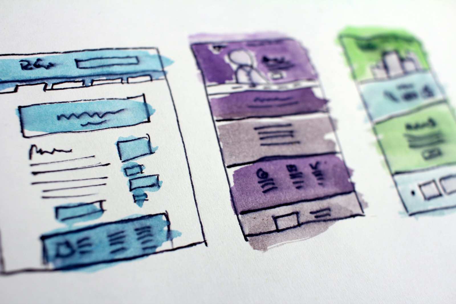 Croquis aquarelle de trois pages web